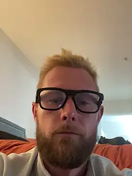 Snapshot of bjay1210 chatting on February 20, 2:29 am bjay1210 online show from February 20, 2:29 am