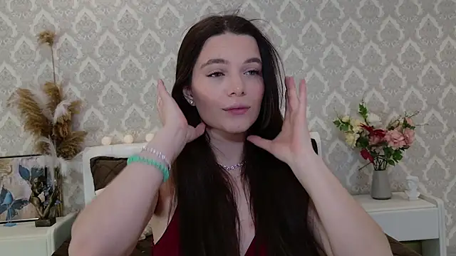 Nellie Medina online show from February 10, 10:30 pm