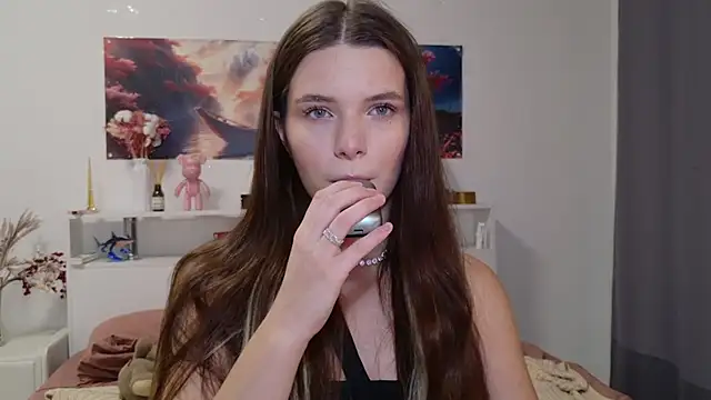 Nellie Medina online show from October 6, 9:45 pm