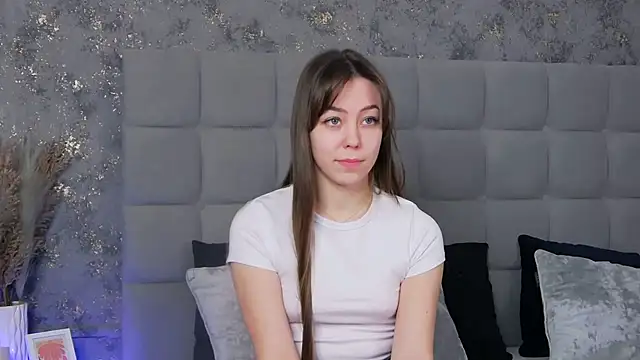 TheEmma online show from February 26, 9:42 am