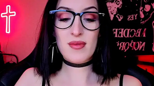 Snapshot of Miss_Alice__ chatting on May 19, 1:11 am Miss Alice online show from May 19, 1:11 am