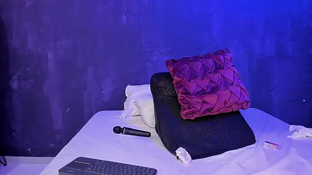 lee Powder online show from February 4, 5:01 pm