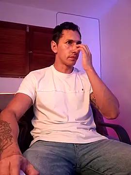 Snapshot of Joylopez_fit chatting on February 28, 6:31 pm Joylopez fit online show from February 28, 6:31 pm