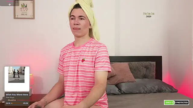 cute erelis  online show from April 28, 8:08 am