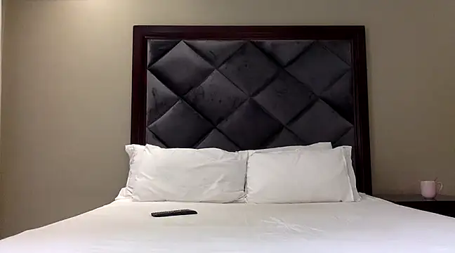 BigBootyKandy15 online show from January 11, 6:35 am
