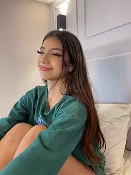 Snapshot of NickyBelmonth chatting on March 6, 6:05 pm NickyBelmonth online show from March 6, 6:05 pm