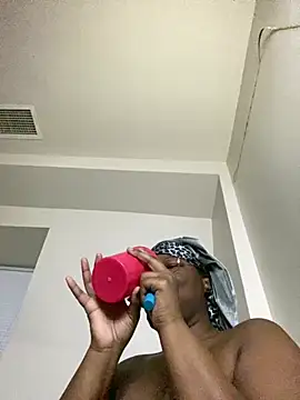 Snapshot of DamnBubbles chatting on January 17, 6:36 am DamnBubbles online show from January 17, 6:36 am