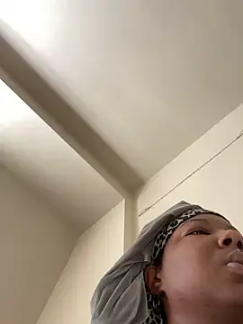 Snapshot of DamnBubbles chatting on January 17, 8:22 pm DamnBubbles online show from January 17, 8:22 pm