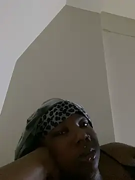 Snapshot of DamnBubbles chatting on January 18, 7:28 am DamnBubbles online show from January 18, 7:28 am