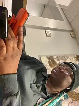 Snapshot of DamnBubbles chatting on January 19, 9:45 pm DamnBubbles online show from January 19, 9:45 pm