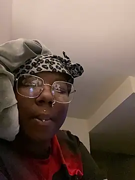 Snapshot of DamnBubbles chatting on February 11, 3:50 am DamnBubbles online show from February 11, 3:50 am