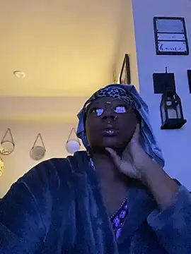 Snapshot of DamnBubbles chatting on March 17, 11:43 pm DamnBubbles online show from March 17, 11:43 pm