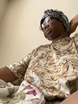 Snapshot of DamnBubbles chatting on March 19, 6:23 pm DamnBubbles online show from March 19, 6:23 pm