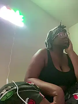 Snapshot of DamnBubbles chatting on January 13, 1:11 am DamnBubbles online show from January 13, 1:11 am