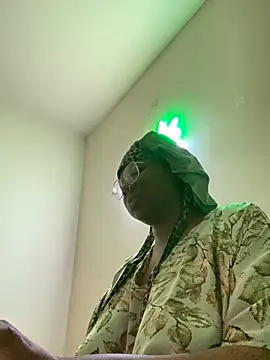 Snapshot of DamnBubbles chatting on February 1, 12:31 am DamnBubbles online show from February 1, 12:31 am