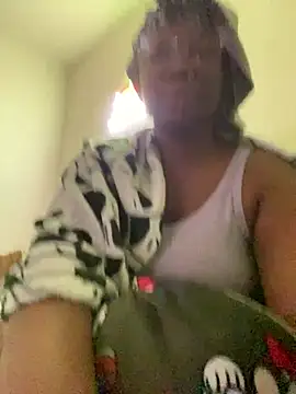 Snapshot of DamnBubbles chatting on February 8, 1:31 am DamnBubbles online show from February 8, 1:31 am