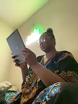 Snapshot of DamnBubbles chatting on March 13, 10:38 pm DamnBubbles online show from March 13, 10:38 pm