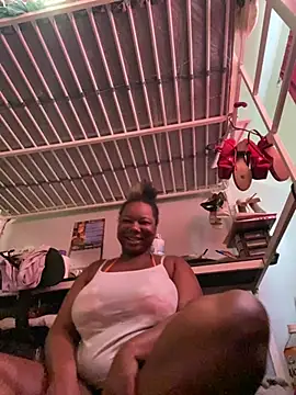 Snapshot of DamnBubbles chatting on April 16, 3:35 pm DamnBubbles online show from April 16, 3:35 pm