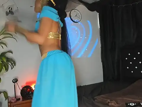 Snapshot of bronwgirl69 chatting on October 19, 7:47 pm bronwgirl69 online show from October 19, 7:47 pm
