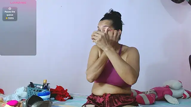 latinabueno41 online show from October 25, 11:43 pm