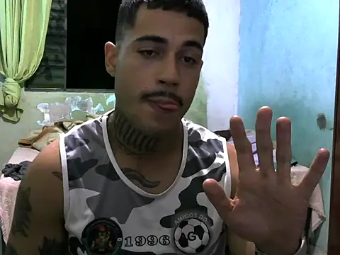 Snapshot of TiagopirocudoMG chatting on April 16, 12:22 am TiagopirocudoMG online show from April 16, 12:22 am