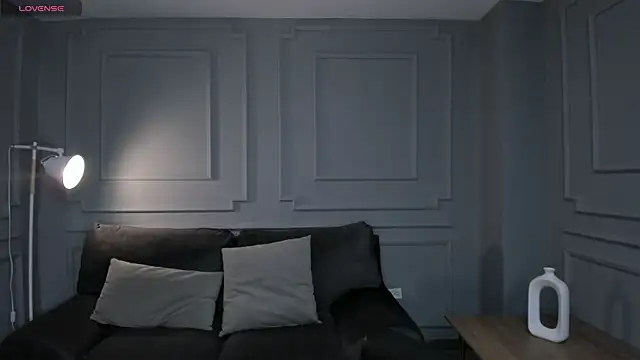 NiaSalvatore online show from March 6, 7:10 pm