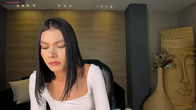 NiaSalvatore online show from September 18, 11:23 am