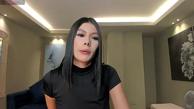 NiaSalvatore online show from October 9, 6:50 pm