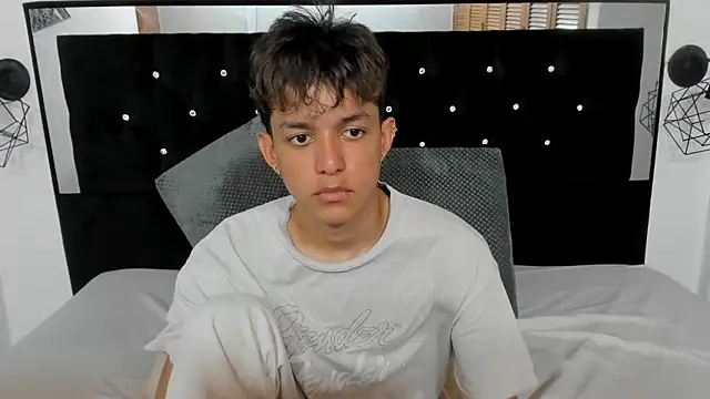 jisuscat online show from November 17, 8:47 pm