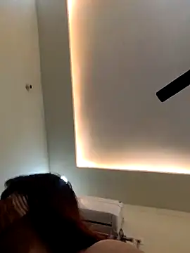 shreya1765 online show from December 3, 8:56 am