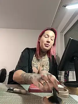 Snapshot of Mia-Fuchs chatting on February 17, 5:14 am Mia-Fuchs online show from February 17, 5:14 am