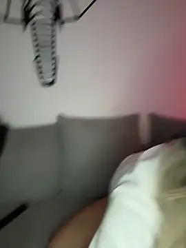 Snapshot of Mia-Fuchs chatting on February 27, 4:52 am Mia-Fuchs online show from February 27, 4:52 am