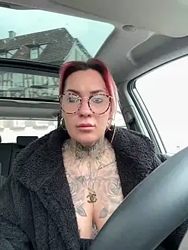 Snapshot of Mia-Fuchs chatting on March 10, 11:21 am Mia-Fuchs online show from March 10, 11:21 am