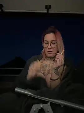 Snapshot of Mia-Fuchs chatting on March 11, 5:05 am Mia-Fuchs online show from March 11, 5:05 am