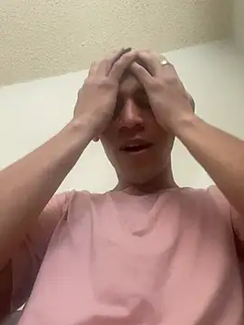 Snapshot of leisurelycriminal chatting on January 1, 8:37 pm leisurelycriminal online show from January 1, 8:37 pm