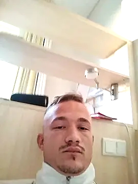 Snapshot of frankthefuck69 chatting on October 26, 6:19 am frankthefuck69 online show from October 26, 6:19 am