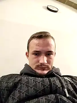 Snapshot of frankthefuck69 chatting on February 18, 9:05 am frankthefuck69 online show from February 18, 9:05 am