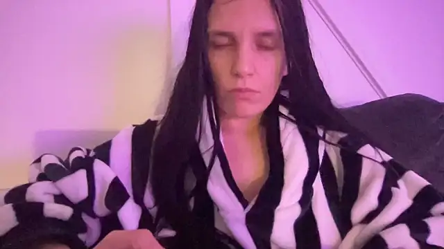 Snapshot of dixie_leigh chatting on January 8, 1:31 pm dixie leigh online show from January 8, 1:31 pm