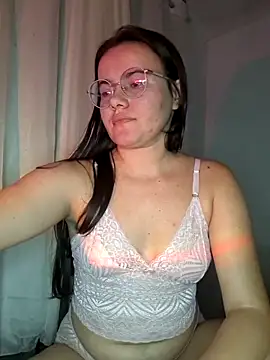 Snapshot of camillebr chatting on May 14, 12:28 am camillebr online show from May 14, 12:28 am