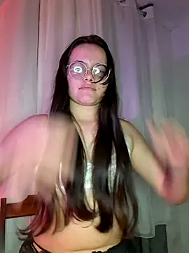 Snapshot of camillebr chatting on May 20, 11:33 pm camillebr online show from May 20, 11:33 pm