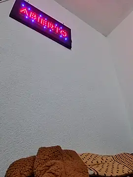 Snapshot of VDorseJHill6 chatting on March 4, 5:35 am VDorseJHill6 online show from March 4, 5:35 am