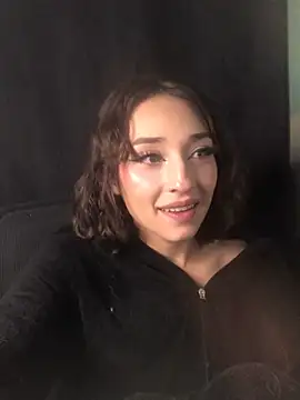 Snapshot of NickiYoung chatting on January 21, 8:19 am NickiYoung online show from January 21, 8:19 am