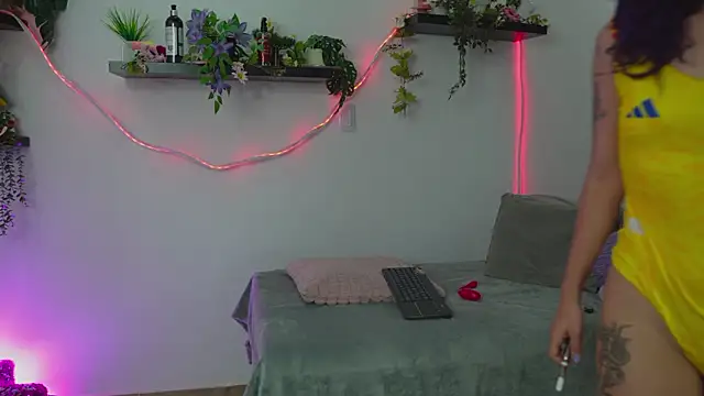 Snapshot of bri_cullen chatting on June 18, 1:39 am bri cullen online show from June 18, 1:39 am
