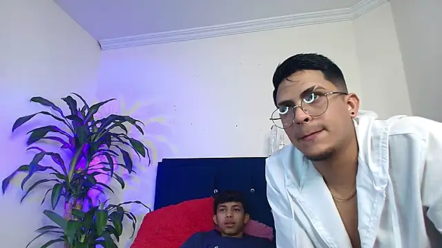 twinkmilk  online show from February 18, 11:55 am