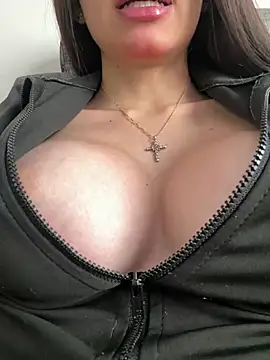 Maddy Jones online show from January 23, 6:56 pm