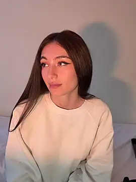 Maddy Jones online show from March 5, 3:29 pm