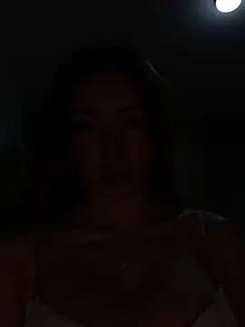 Maddy Jones online show from November 18, 1:00 am