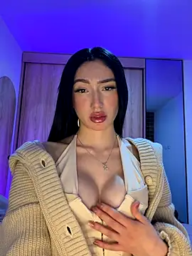 Maddy Jones online show from December 3, 4:20 am