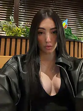 Maddy Jones online show from February 10, 2:26 am