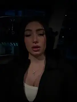 Maddy Jones online show from March 31, 3:41 am